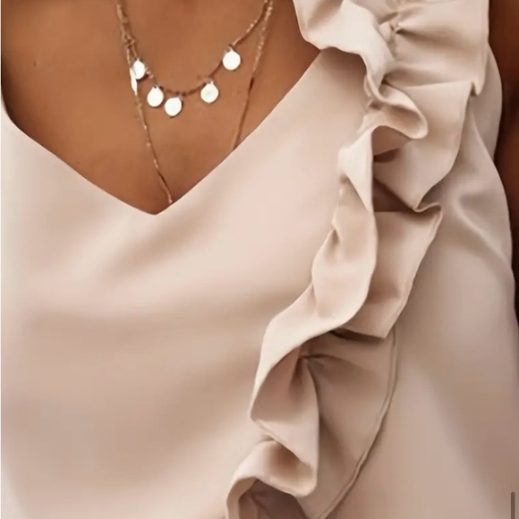 HOST PICK🛍💖💕 Silky Ruffle Trim Camisole - Picture 2 of 6